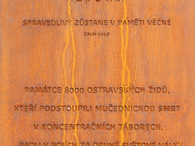 Text na památníku