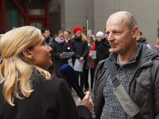 Vedoucí Ateliéru sochařství Fakulty umění OU Mgr. Jaroslav Koléšek, ArtD., v rozhovoru pro ČT